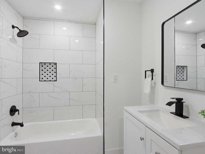 758 Melville Avenue photo 26