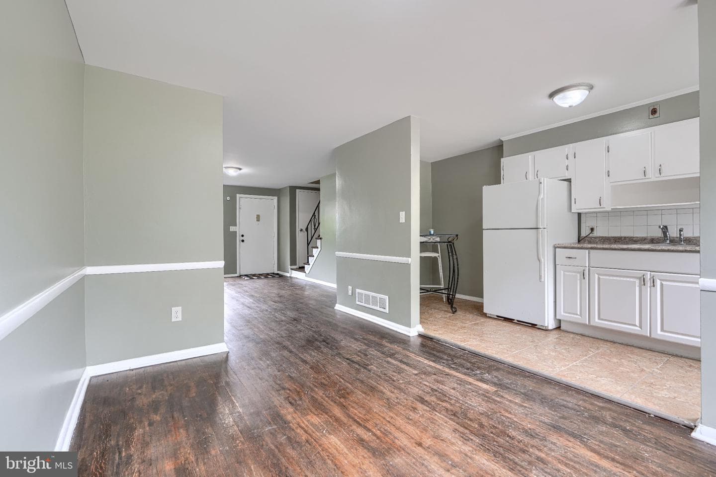 5649 Kavon Avenue photo 9