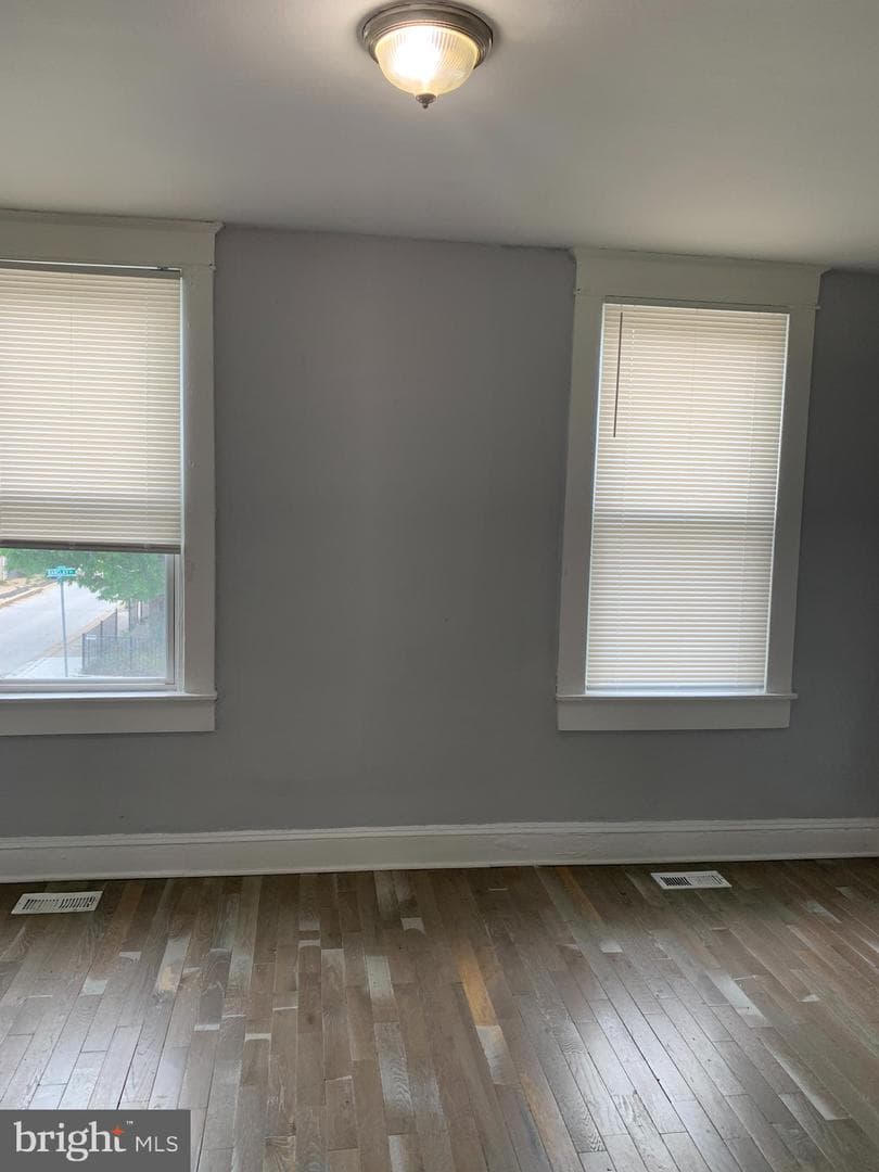 2516 Barclay Street photo 10
