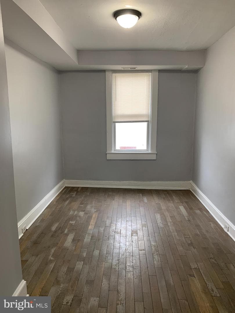 2516 Barclay Street photo 4