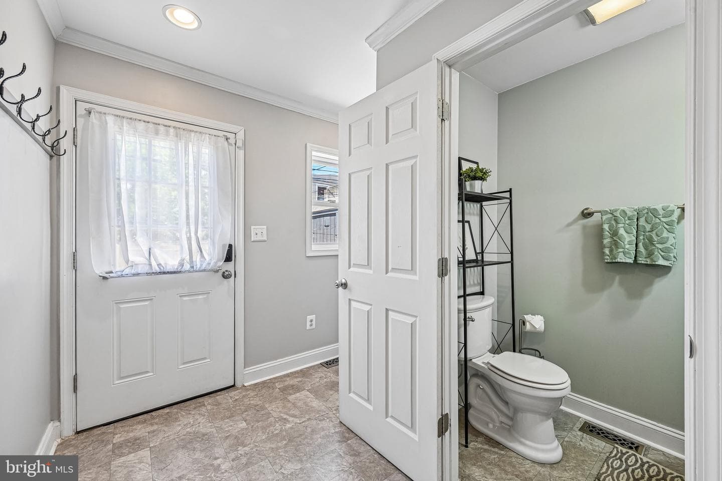 1113 W Cross Street W photo 17