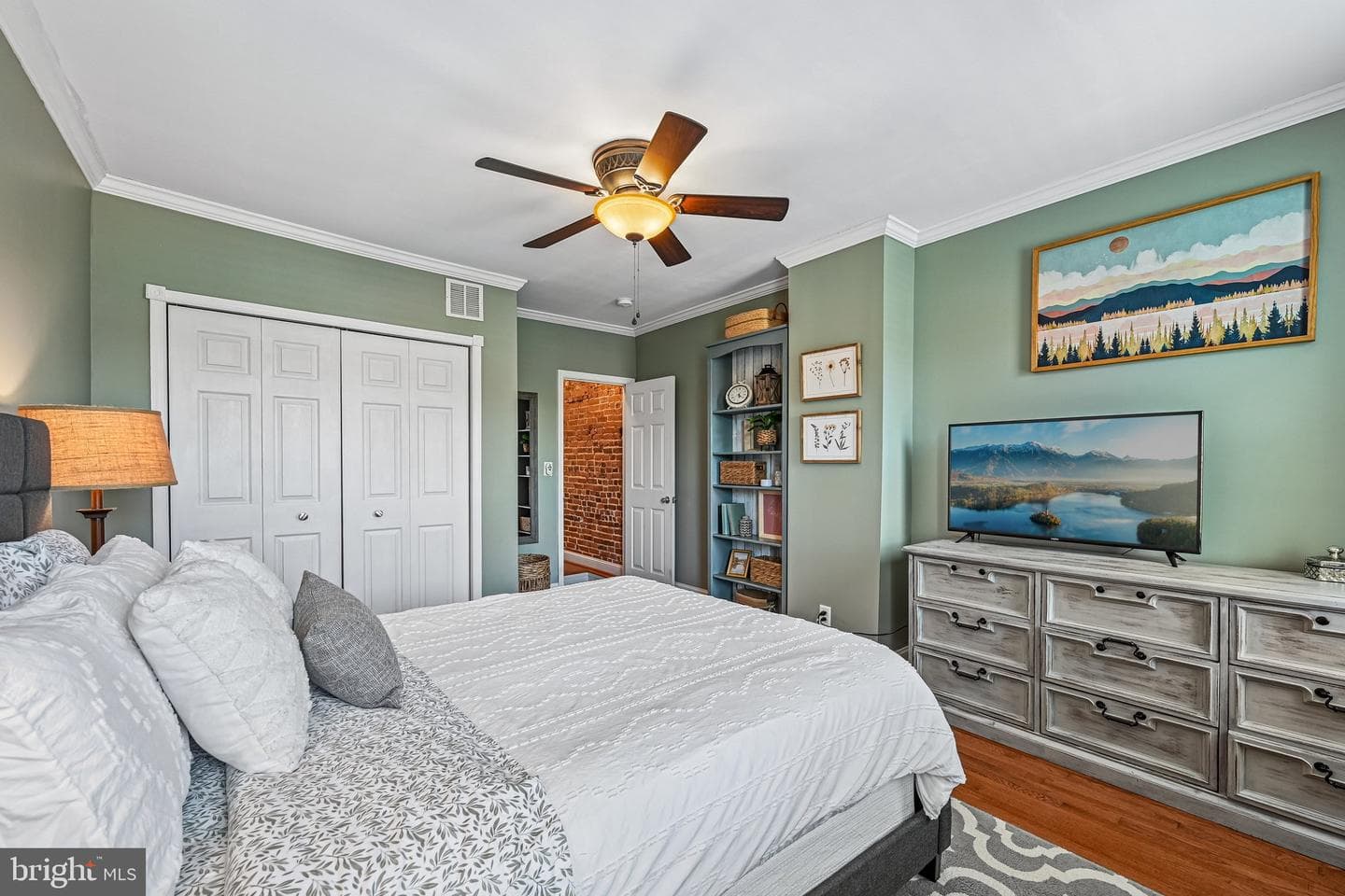 1113 W Cross Street W photo 23