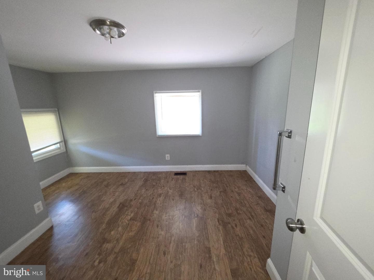 4002 Mortimer Avenue photo 11