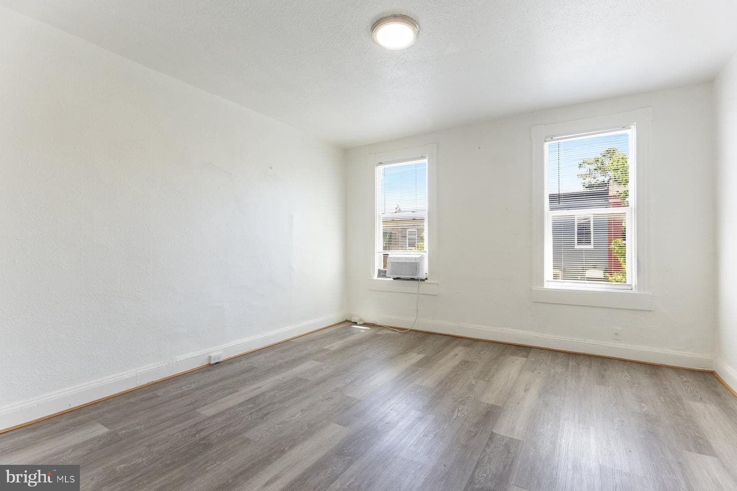 2542 W Fayette Street W photo 21
