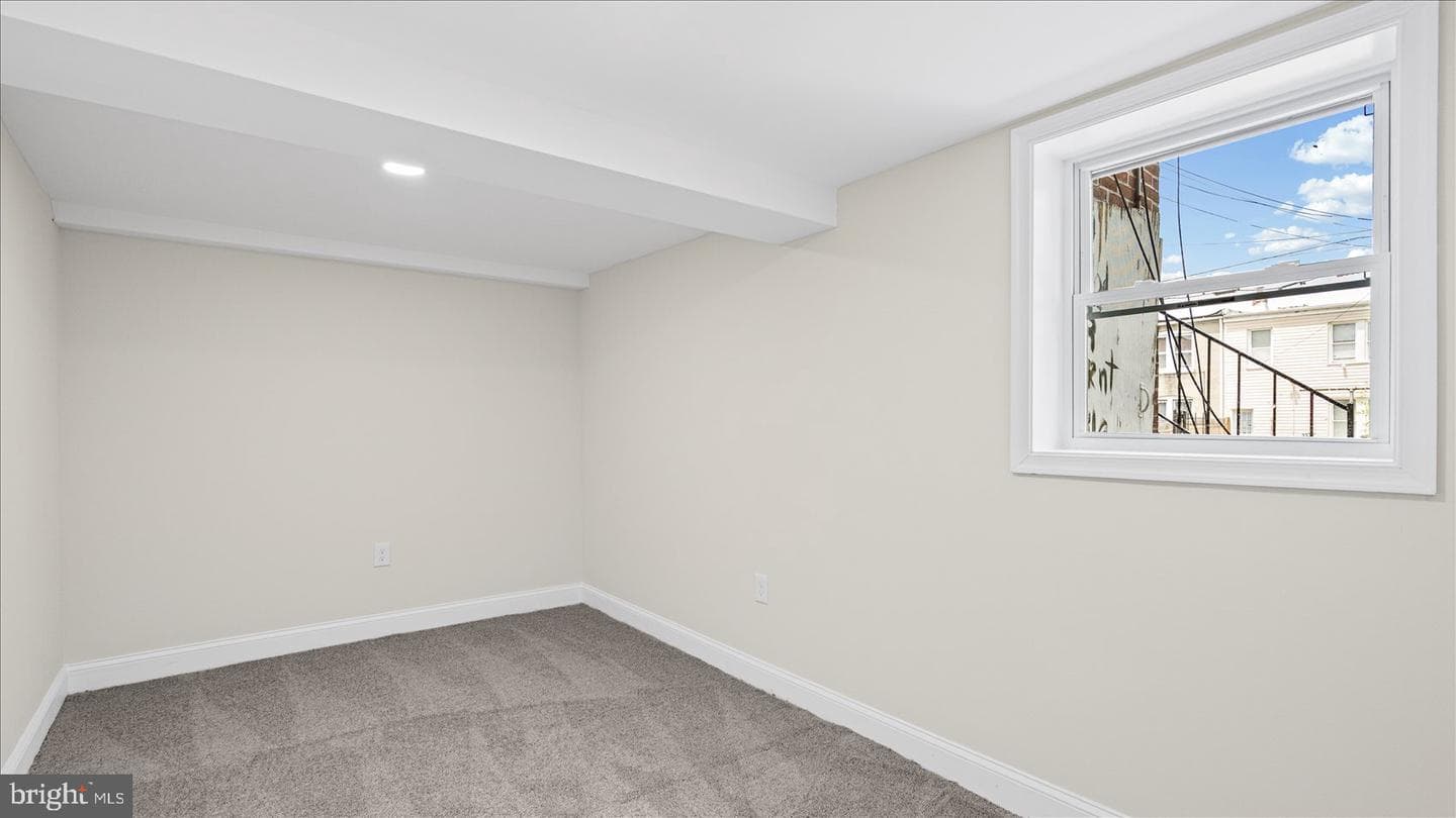 1824 E 32nd Street photo 32