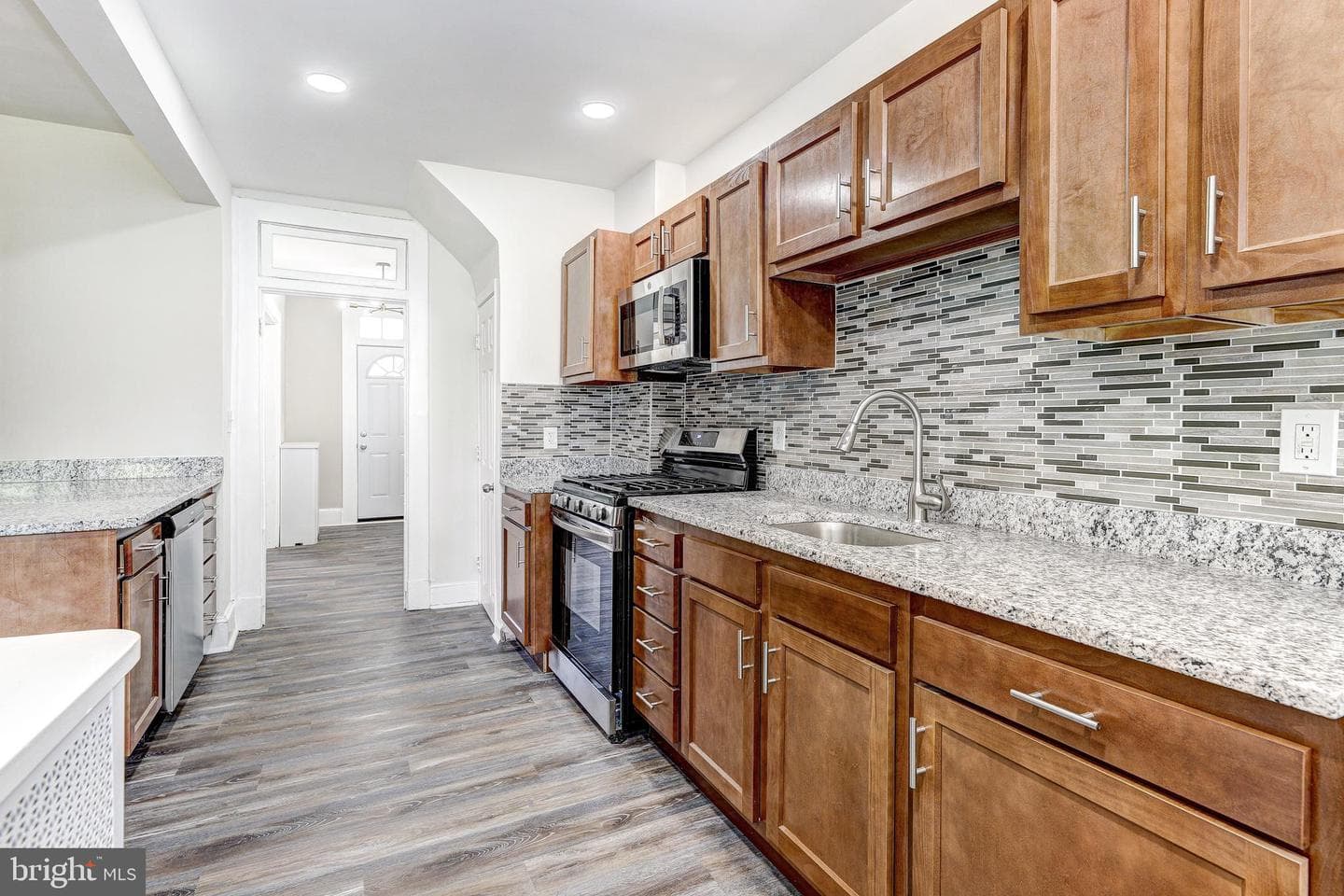 3611 W Garrison Avenue photo 10