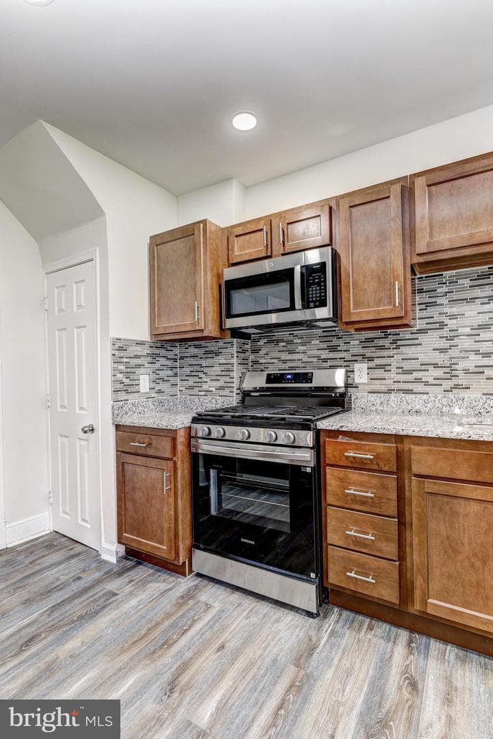 3611 W Garrison Avenue photo 11