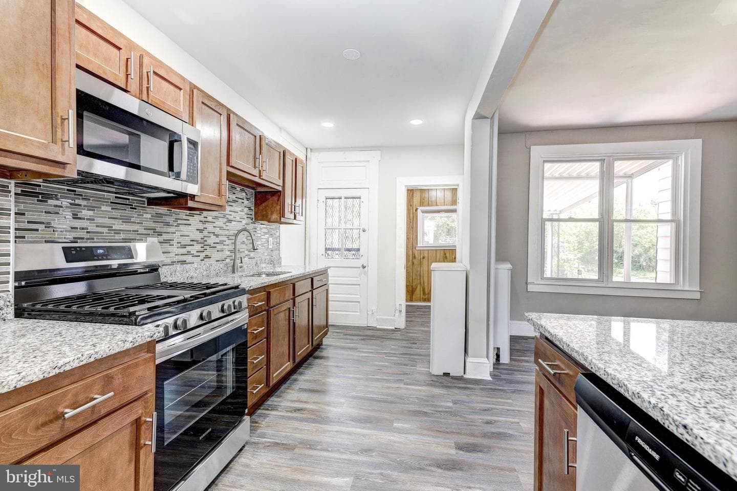 3611 W Garrison Avenue photo 16