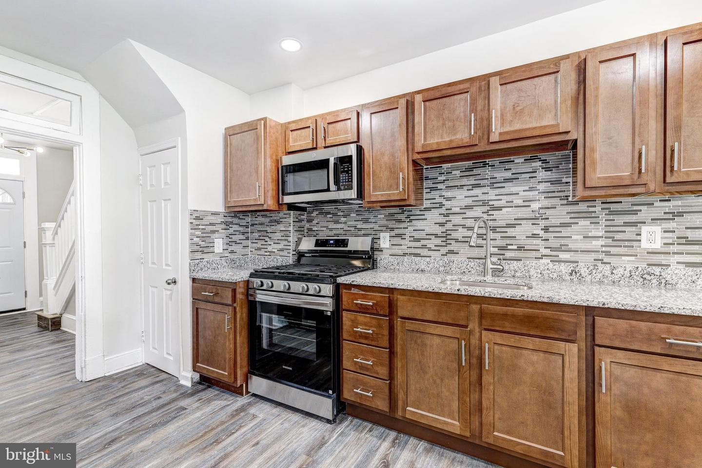 3611 W Garrison Avenue photo 9