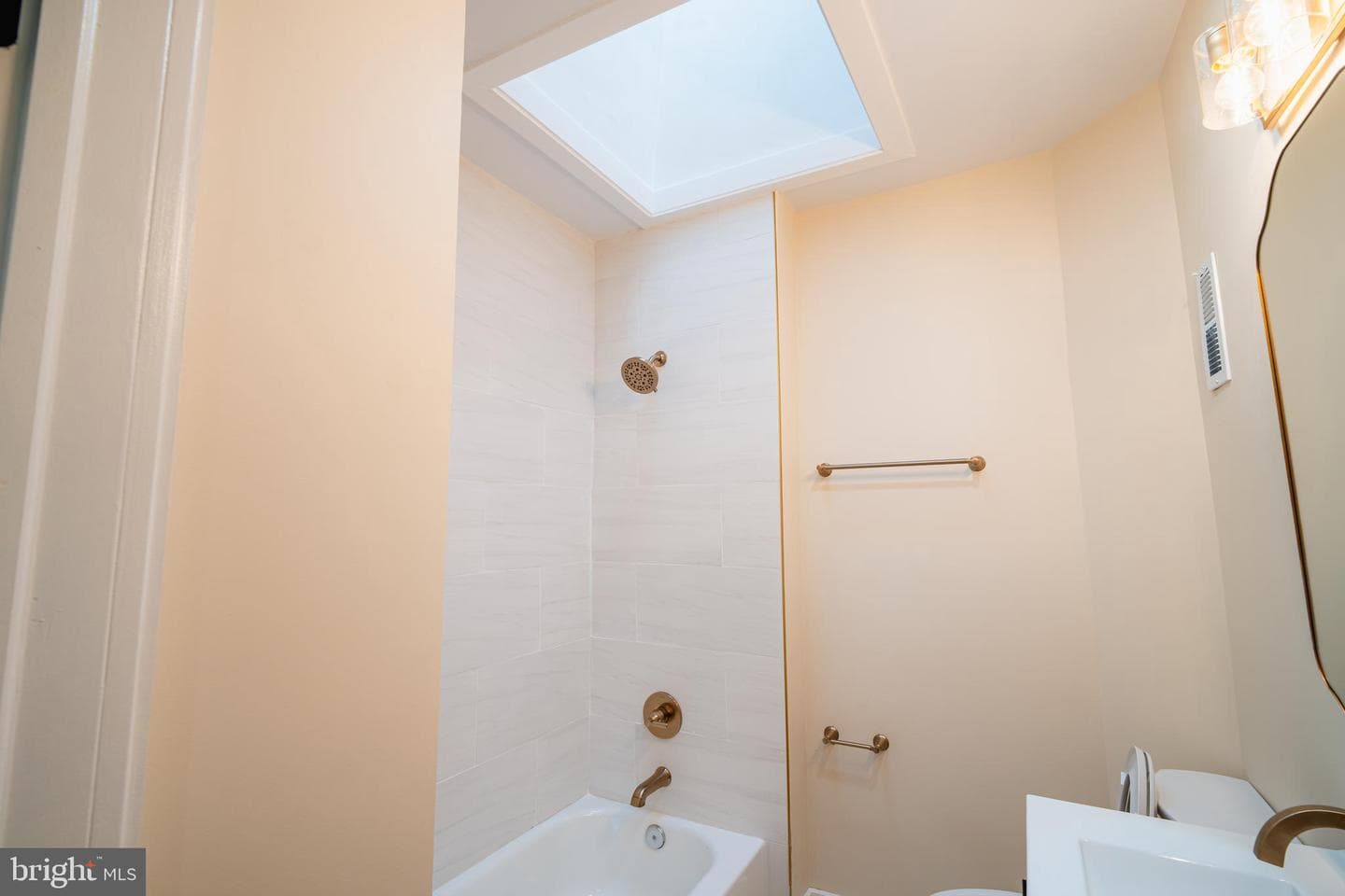 1230 W 37th Street photo 26