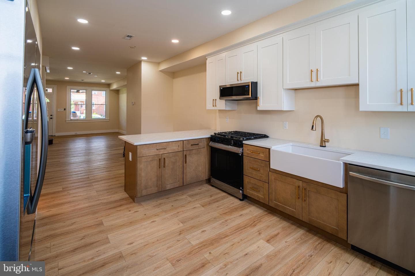1230 W 37th Street photo 6
