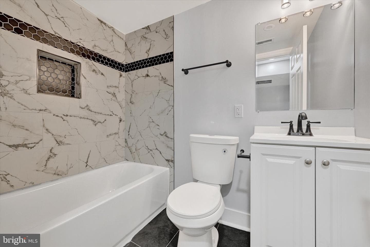 2512 Hollins Street photo 20