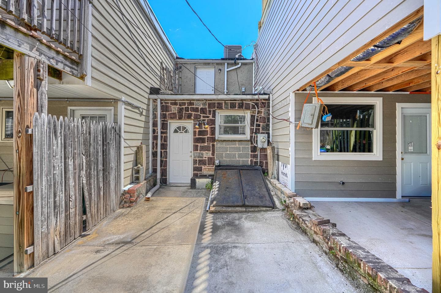 12 N Bradford Street photo 13