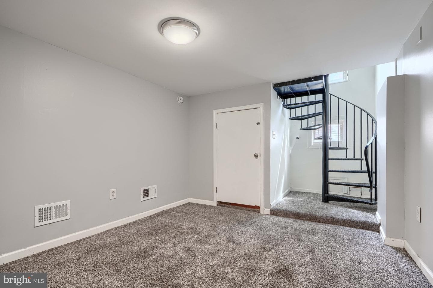 12 N Bradford Street photo 22