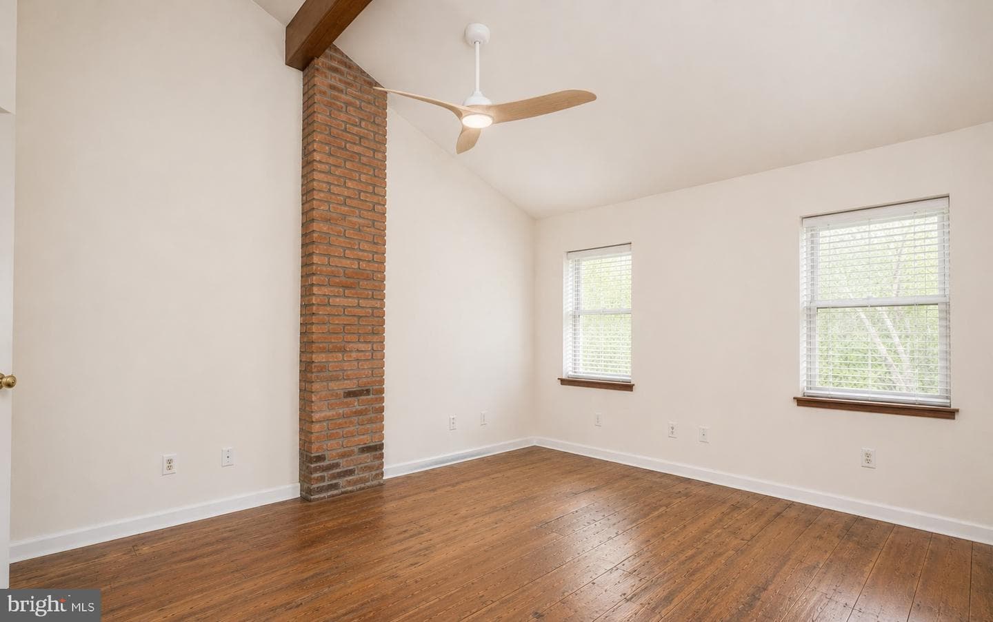 115 E West Street photo 20