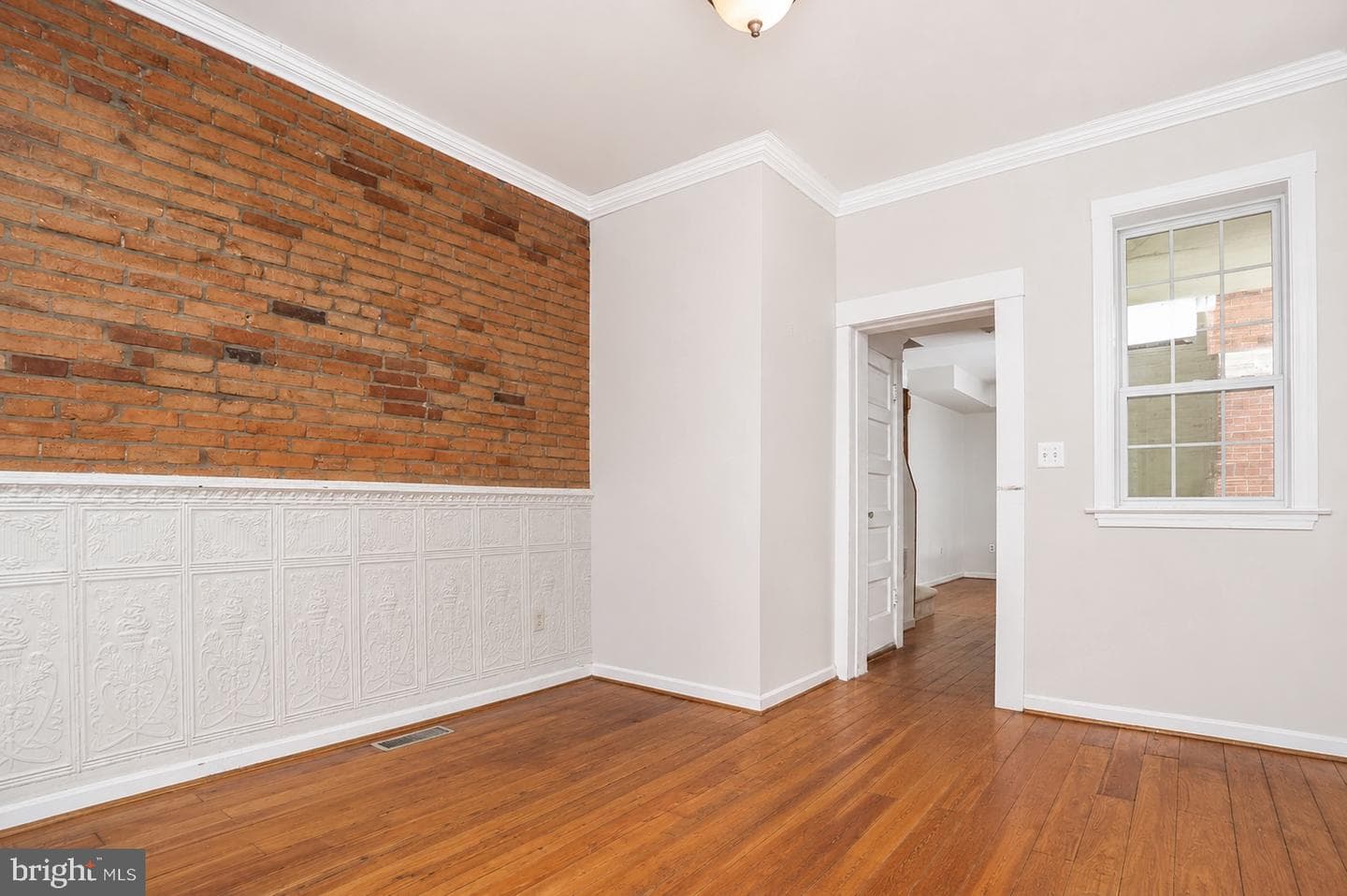 115 E West Street photo 4