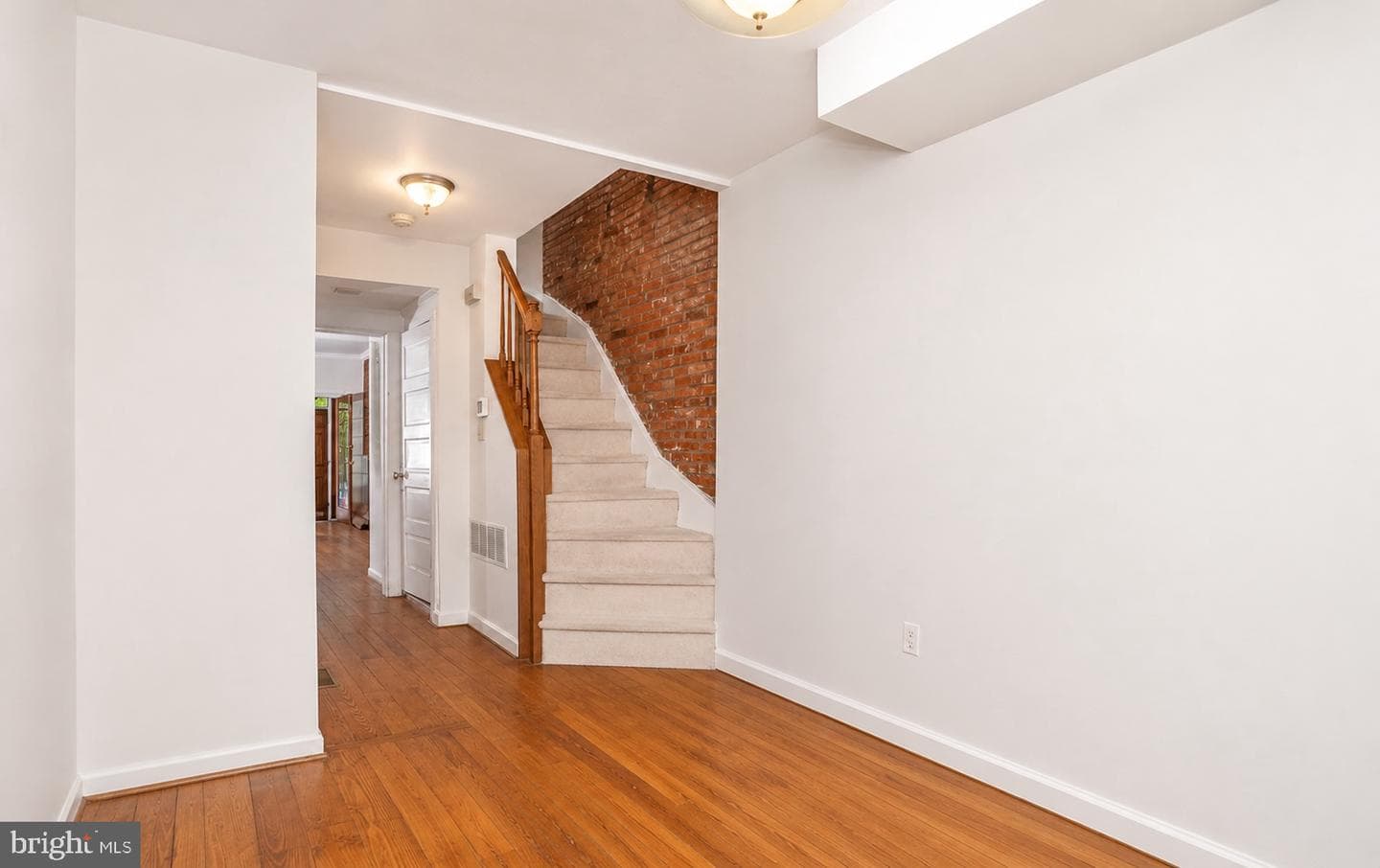 115 E West Street photo 6