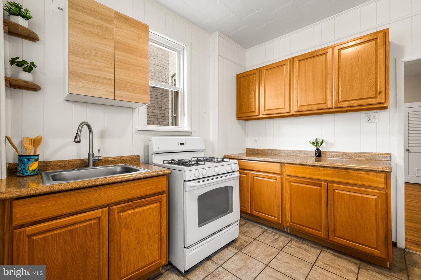 1238 W 37th Street photo 12