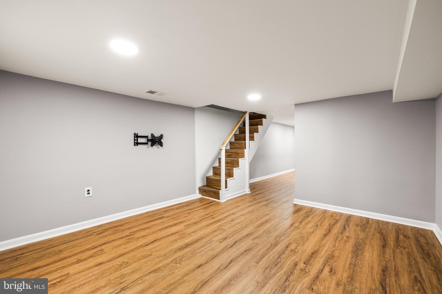 1238 W 37th Street photo 26