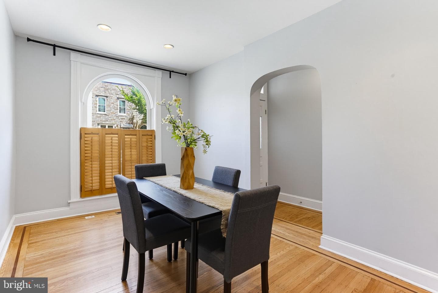 204 S East Avenue photo 4