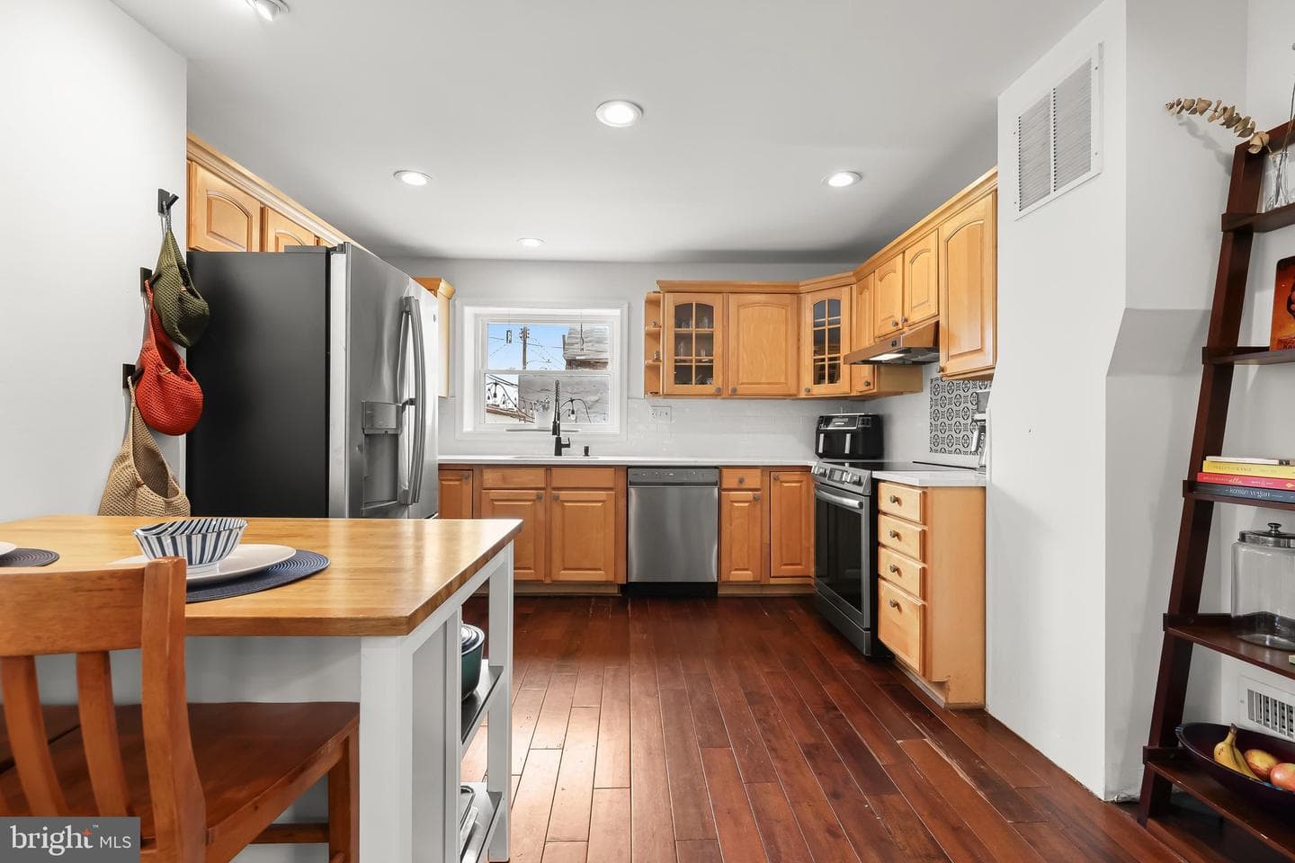 3200 E Lombard Street photo 22