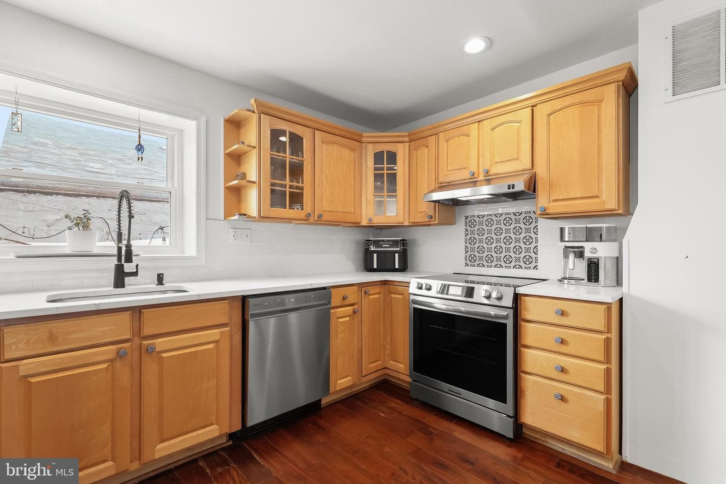 3200 E Lombard Street photo 28