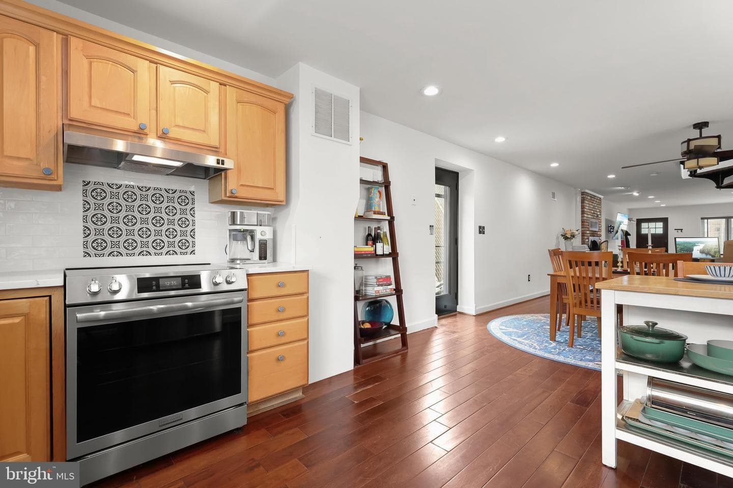 3200 E Lombard Street photo 30