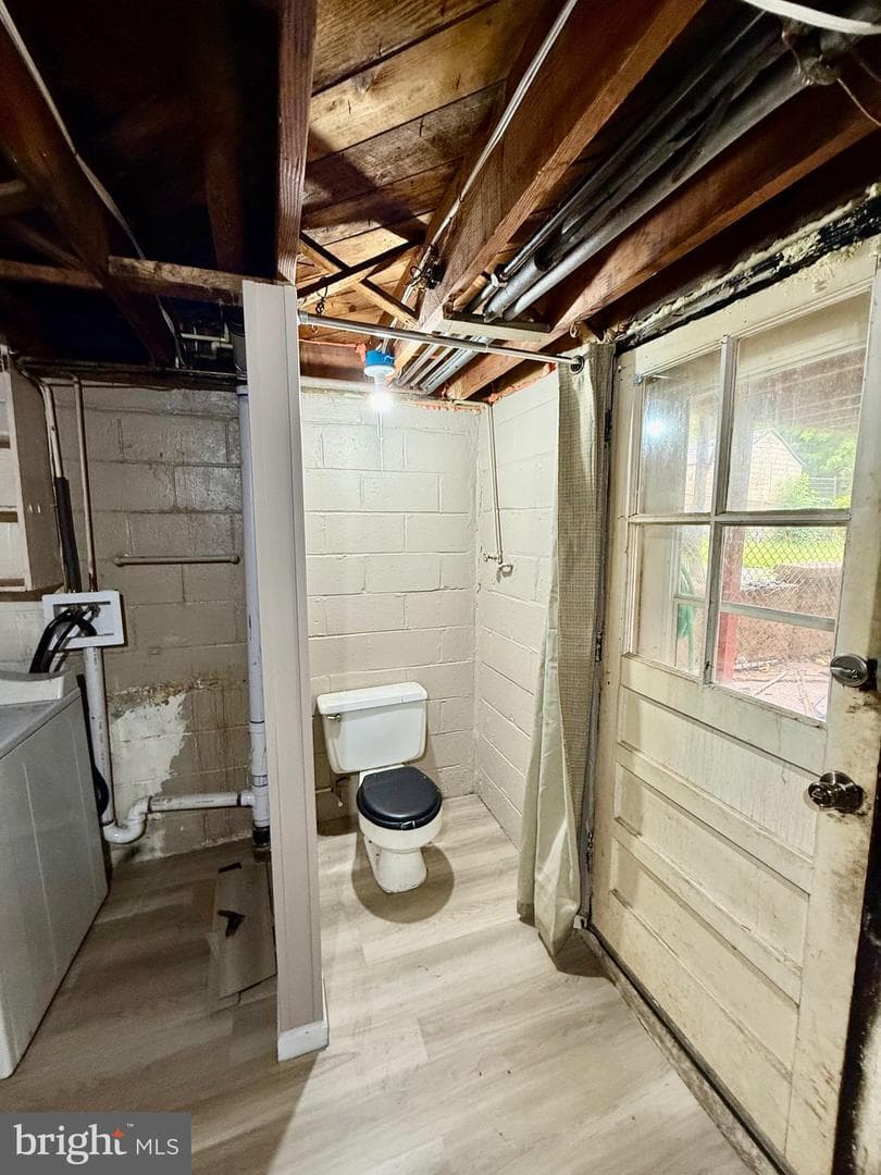 708 Woodington Road S photo 16