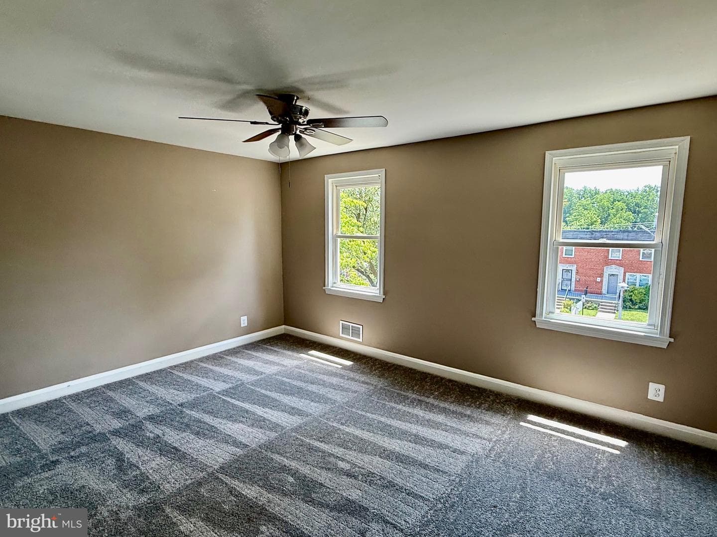 708 Woodington Road S photo 8
