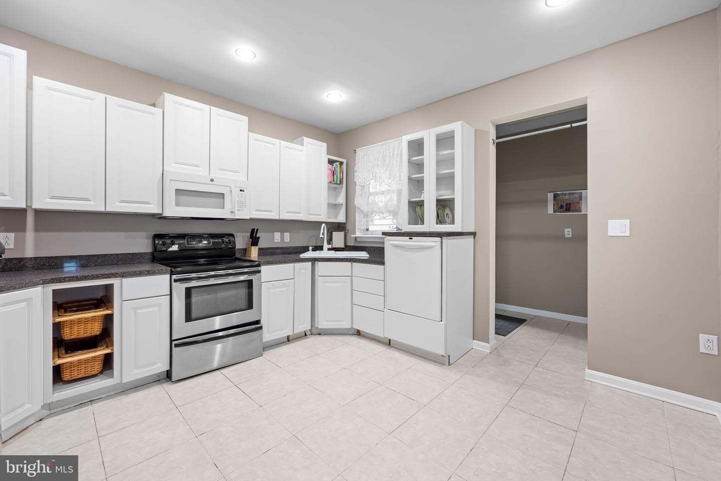 3527 Falls Road photo 8