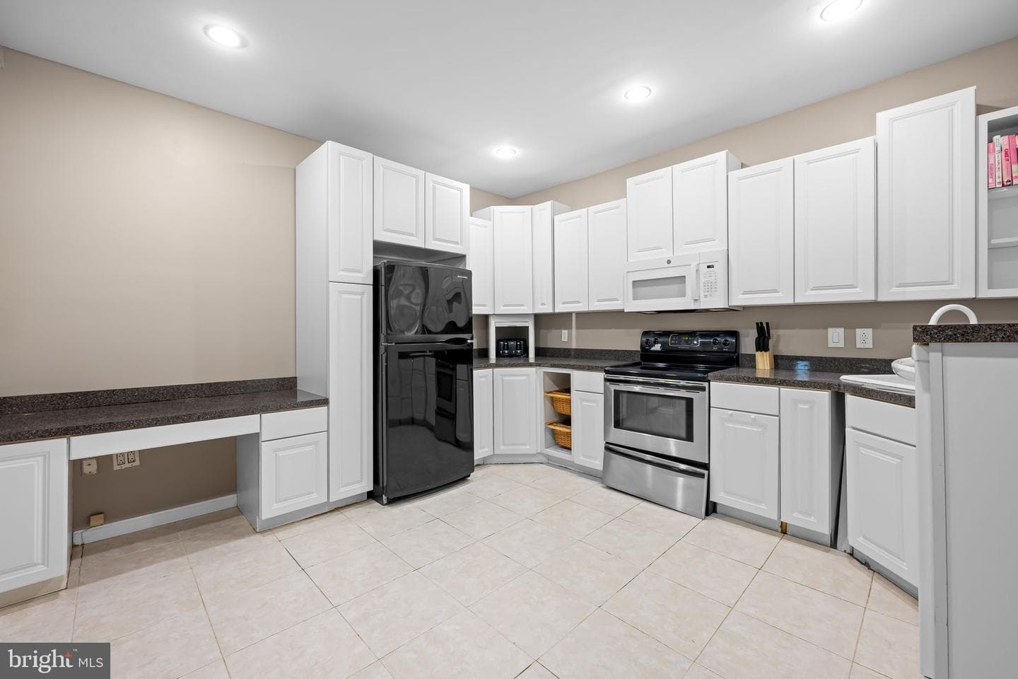 3527 Falls Road photo 9