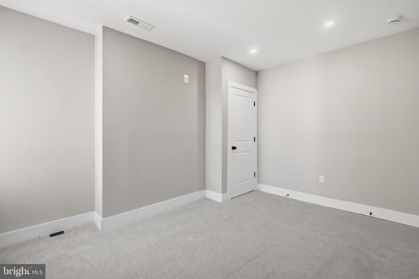 326 E 22nd Street photo 19
