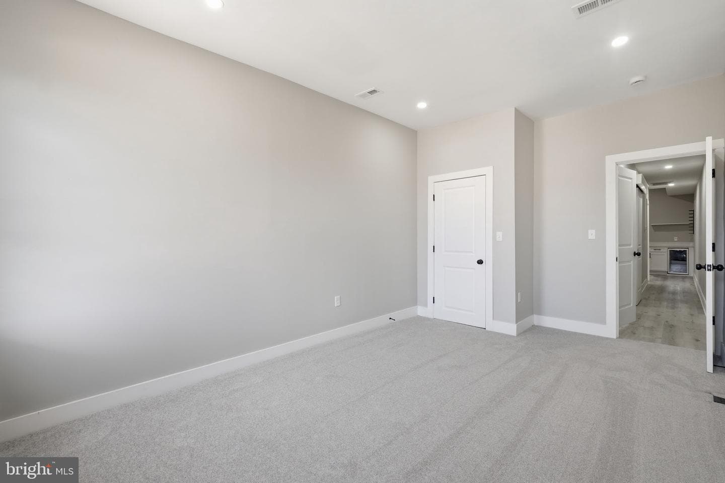 326 E 22nd Street photo 21