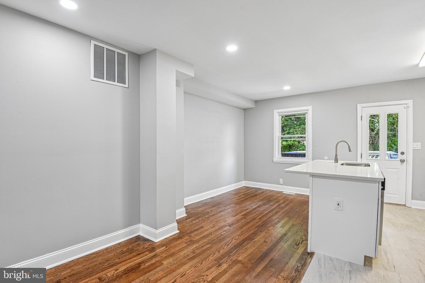 44 N Athol Avenue photo 10