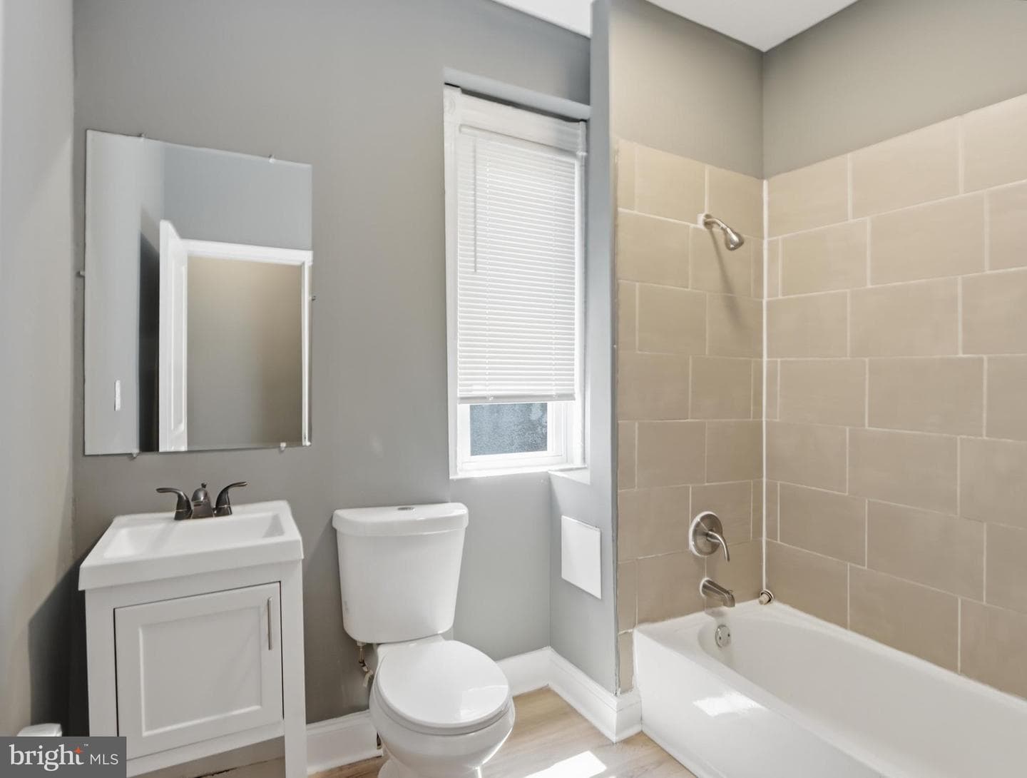 746 Dolphin Street photo 10