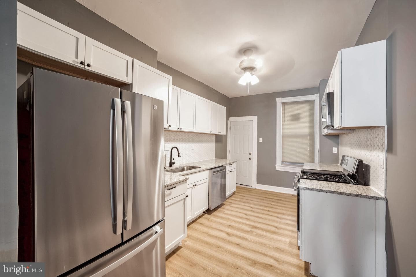 746 Dolphin Street photo 3