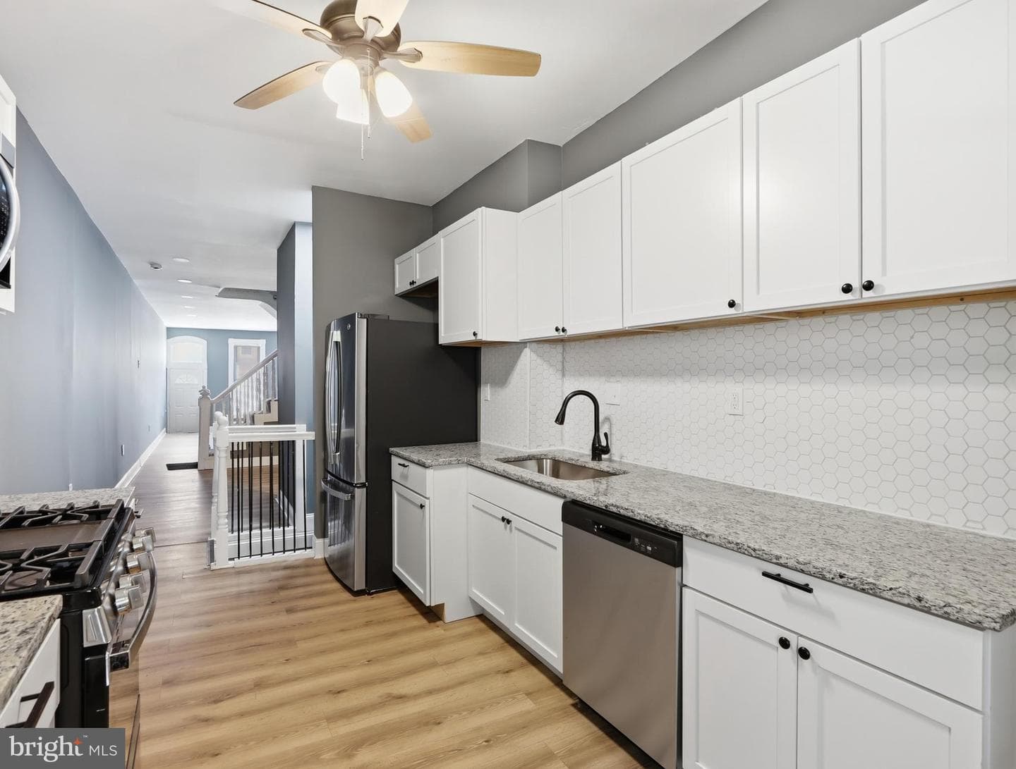 746 Dolphin Street photo 5