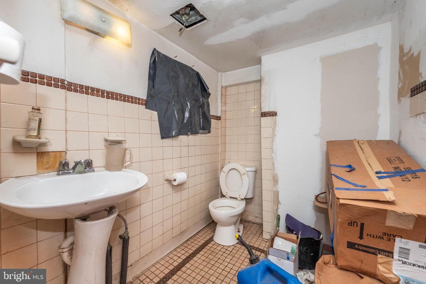 212 W Saratoga Street photo 6