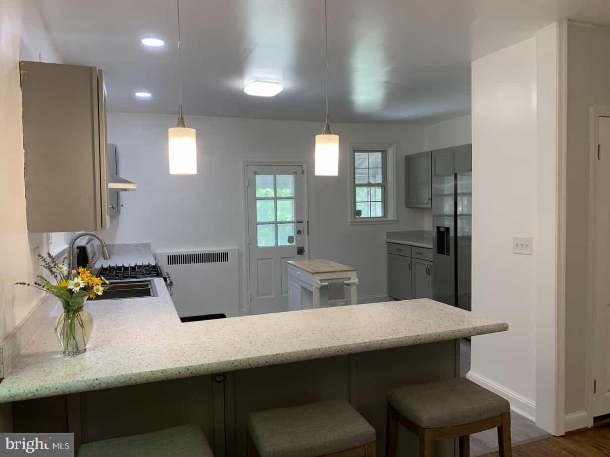 4620 Harcourt Road photo 4