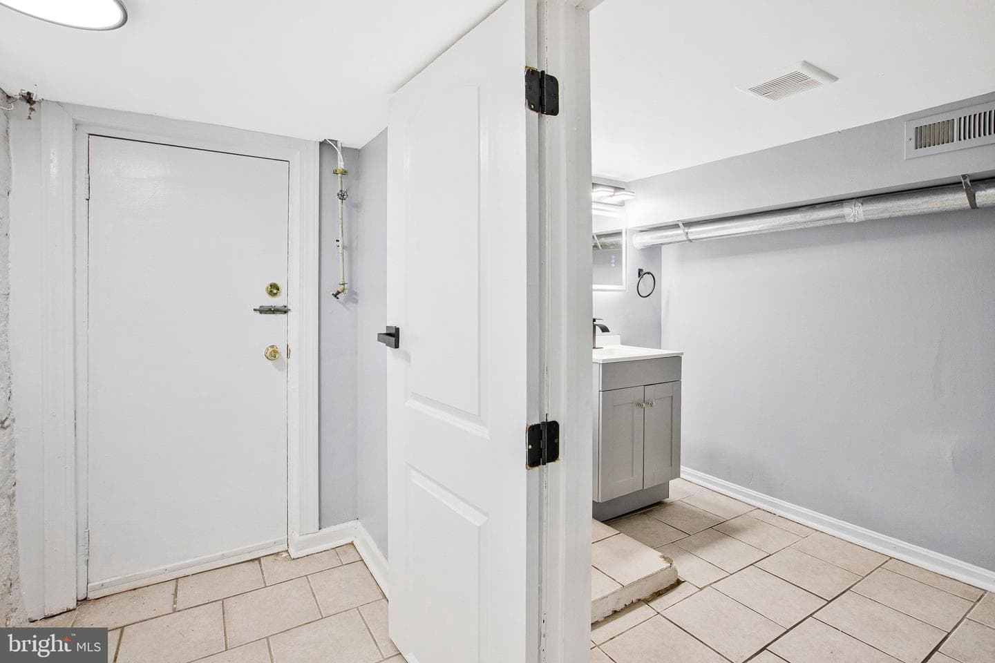 1145 W Cross Street photo 17