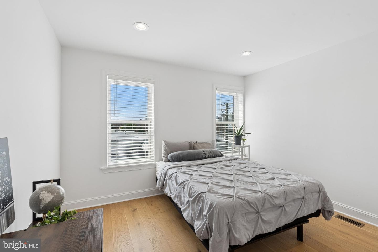 1353 Hull Street photo 35