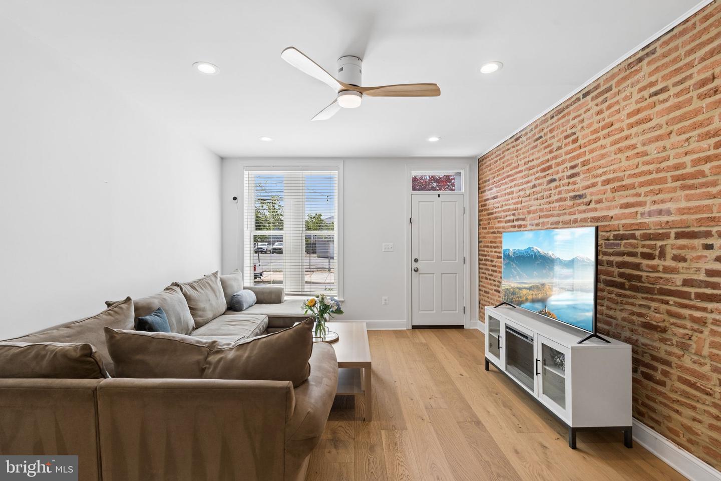 1353 Hull Street photo 5