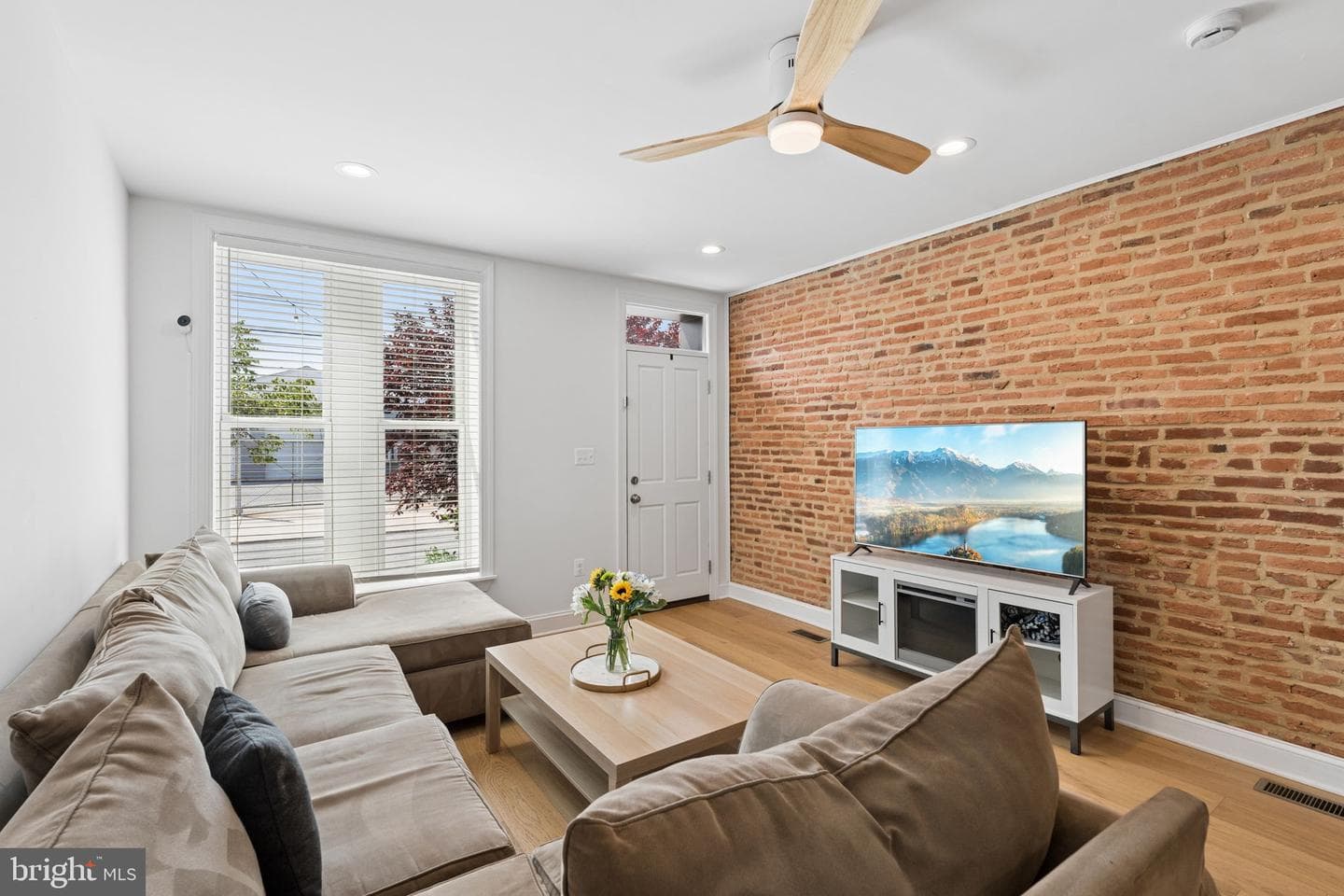 1353 Hull Street photo 6