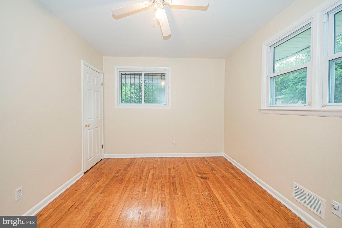 4610 Schley Avenue photo 14