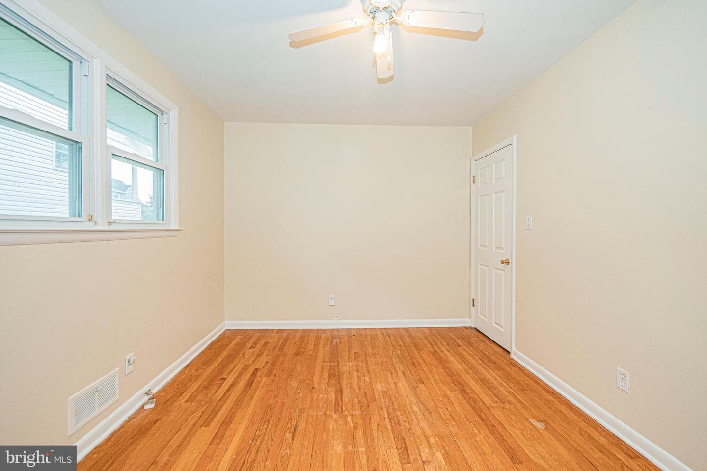 4610 Schley Avenue photo 15