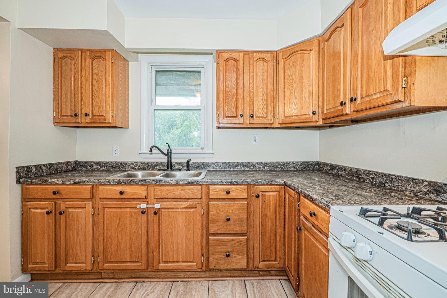 4610 Schley Avenue photo 4