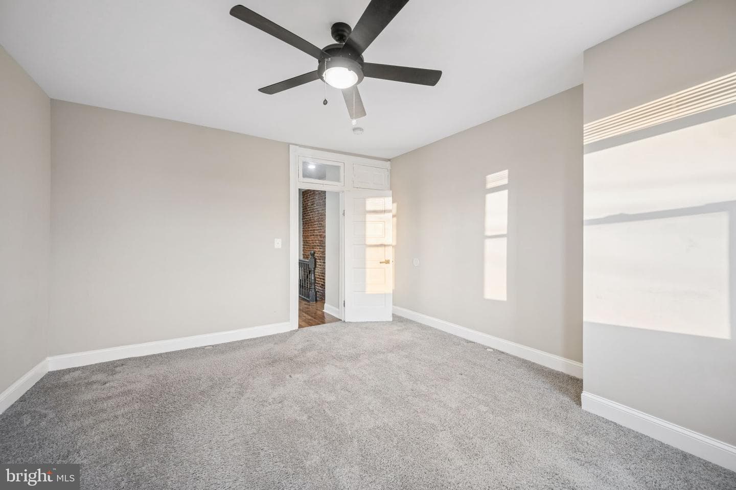 142 Ellwood Avenue S photo 21
