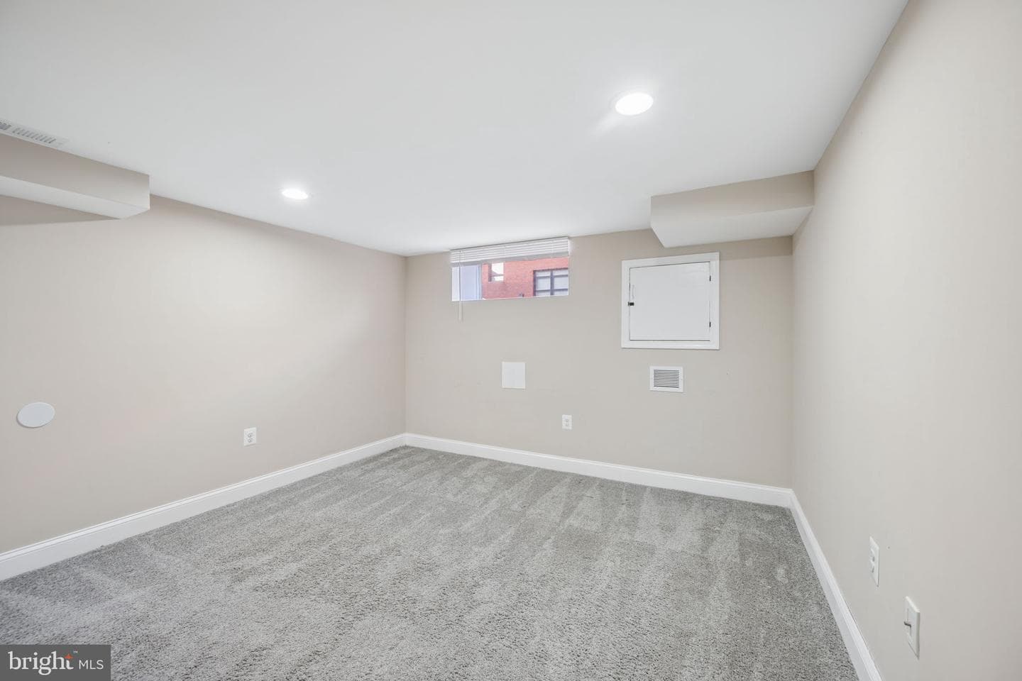 142 Ellwood Avenue S photo 25