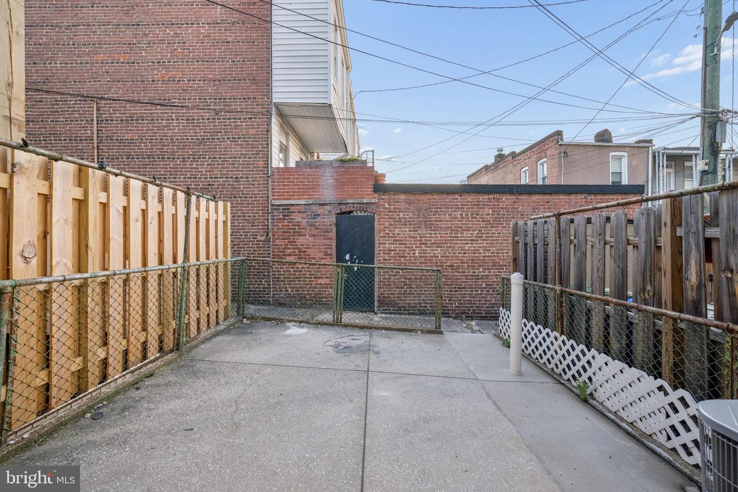 142 Ellwood Avenue S photo 39