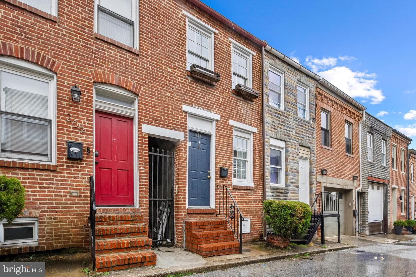 211 S Madeira Street photo 3